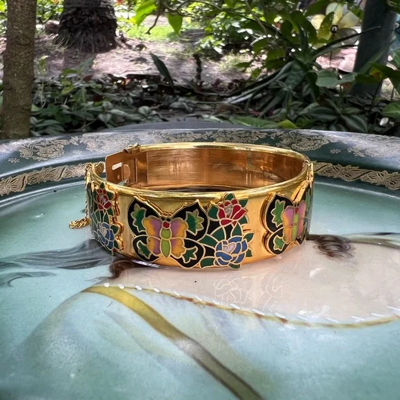 Gorgeous Butterfly Flowers Bracelet with Multicolor Accents - Picture 3 of 8